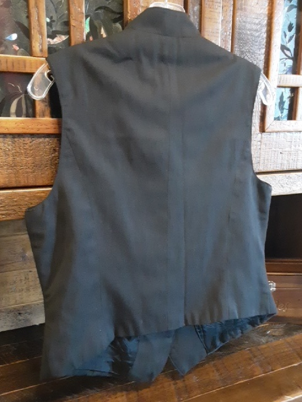 Black Military-Style Sleeveless Jacket - Picture 8 of 10